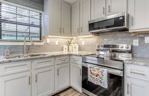 Daphne House | 2 Mi to Bay + Beaches: Home w/Gazebo in Daphne