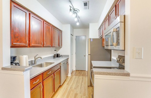 Stow House | 2 Mi to Bow Wow Beach: Townhome w/Pool Access!