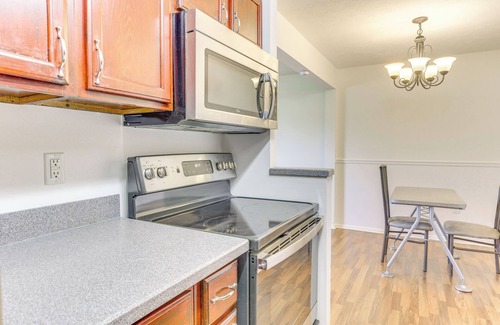 Stow House | 2 Mi to Bow Wow Beach: Townhome w/Pool Access!