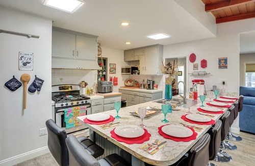 Harbor House | 2 Mi to Cal State Long Beach: Bungalow w/Hot Tub!