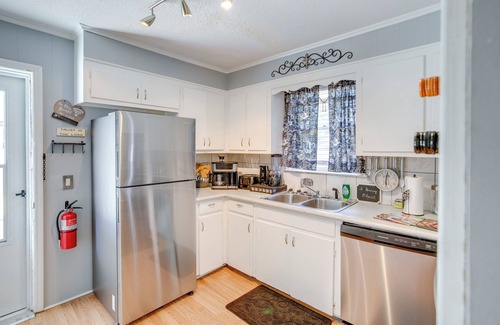 Columbia House | 2 Mi to Downtown Columbia: Home w/Theater Room!