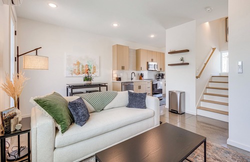 Parkridge Apartment | < 2 Mi to Dtwn: Modern Townhome in Knoxville