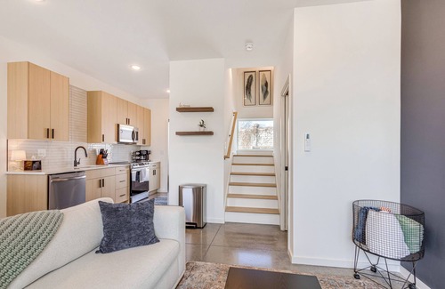 Parkridge Apartment | < 2 Mi to Dtwn: Modern Townhome in Knoxville