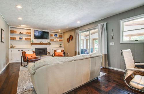 Oshkosh House | 2 Mi to Dtwn Oshkosh Canal-Front Family Getaway!