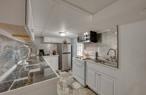 Hummelstown House | 2 Mi to Hersheypark: Group Getaway w/Deck