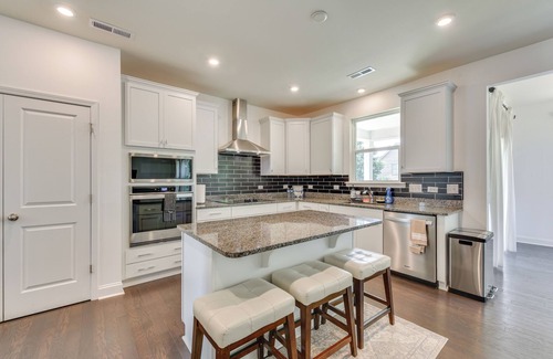 South Belmont House | 2 Mi to Historic Dtwn Belmont: Family Gem w/Patio