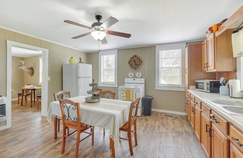 Lineville Cottage | 2 Mi to Lake: Lineville Farmhouse w/Fire Pit