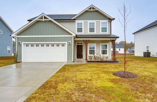 Fayetteville House | 2 Mi to Lake Rim Park: Home w/Private Yard!