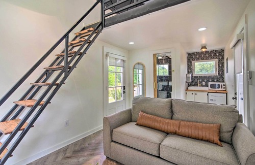 Starkville Apartment | 2 Mi to MSU: Chic Tiny Home Retreat!