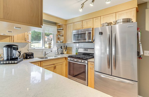 Attleboro House | 2 Mi to New England Sports Village - Quiet Home