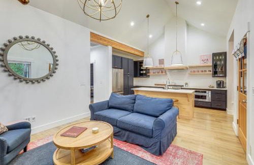 McCall House | 2 Mi to Payette Lake Charming Cottage with Hot Tub!