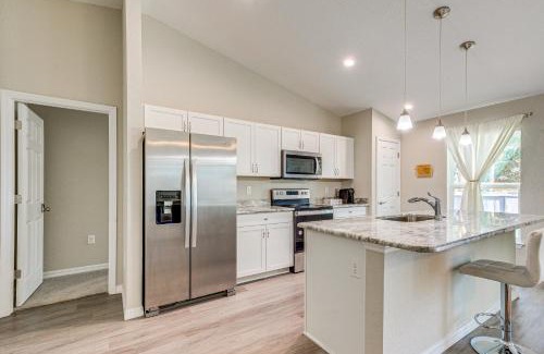 Dunnellon House | 2 Mi to Rainbow Springs Home with Hot Tub!