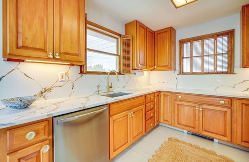 Cape May Court House House | 2 Mi to Stone Harbor Beach: Lovely Bayfront Home