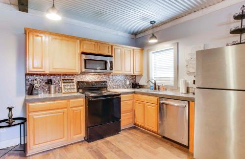 Greenwood Apartment | 2 Mi to Self Regional MC Updated Apartment