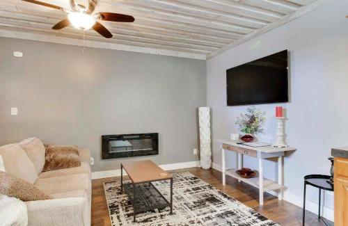 Greenwood Apartment | 2 Mi to Self Regional MC Updated Apartment