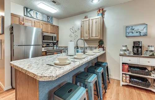 Notch Estates Condo | 2 Mi to Silver Dollar City: Inviting Family Escape