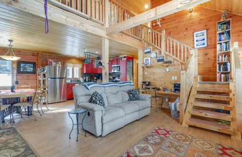 Casper Mountain House | 2 Mi to Skiing Casper Cabin with Mtn Views!