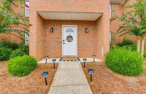 Auburn Apartment | 2 Mi to Tiger Territory! Condo with Community Pool