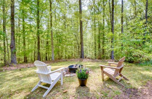 Toccoa Apartment | 2 Mi to Toccoa Falls Cozy Getaway with Fire Pit!