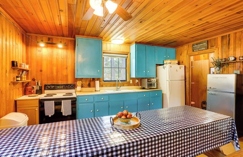 Trinity Center Cabin | < 2 Mi to Trinity Lake: NorCal Getaway w/BBQ