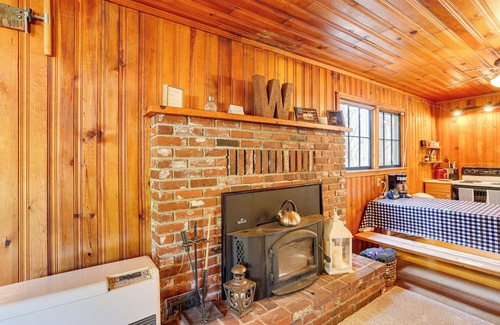 Trinity Center Cabin | < 2 Mi to Trinity Lake: NorCal Getaway w/BBQ