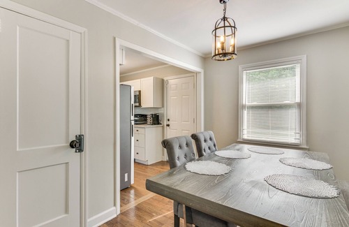 Biddleville Cottage | < 2 Mi to Uptown Charlotte: Home w/Large Yard!