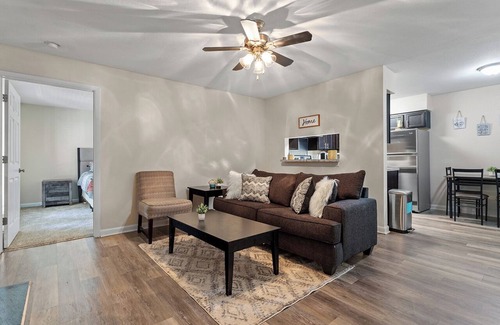 Chapel Hill Apartment | 2 miles from UNC Campus & Hospital. Fitness center, clubhouse, pool & dog park!