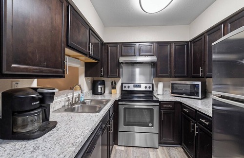 Chapel Hill Apartment | 2 miles from UNC Campus & Hospital. Fitness center, clubhouse, pool & dog park!