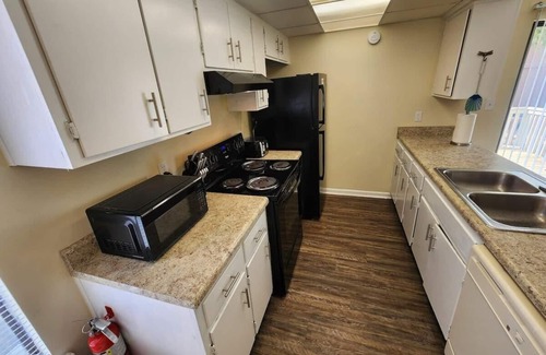 Tallahassee House | 2 miles to FSU-Twin King Master Beds-2 BR 2.5 Bath