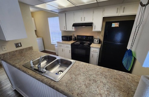 Tallahassee House | 2 miles to FSU-Twin King Master Beds-2 BR 2.5 Bath