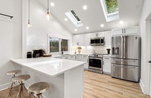 South Beach House | 2 Min Walk to Beach, Fenced Yard and Heatable Pool!