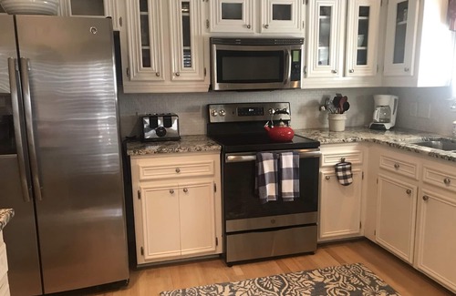 Kiawah Island House | 2 Min.Walk to Beach. Charming, spacious 3bd;3ba home. Hear the Ocean from Porch