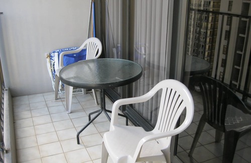 Diamond Head - Kapahulu - St. Louis Condo | 2 min walk to the beach/Parking , Kitchen , Pool