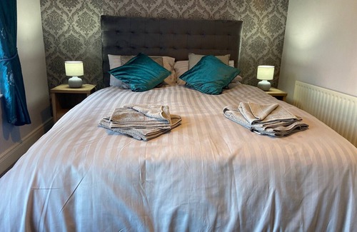 Coleraine House | 2 mins from the train station and a few minutes from the beach