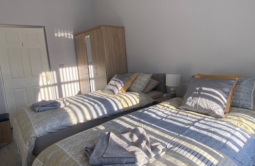 Coleraine House | 2 mins from the train station and a few minutes from the beach