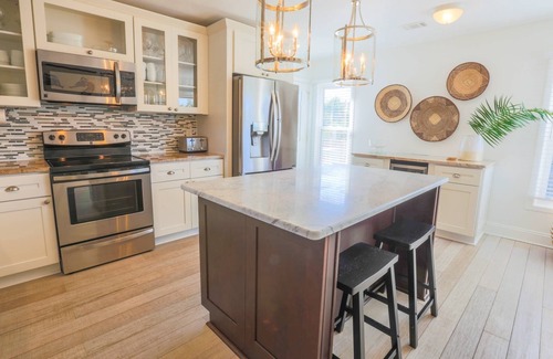 Isle of Palms House | 2 Mins to Beach! Community Pool, Boardwalk & Pickleball Ct. Walk to Grocery, Restaurants & Shops!