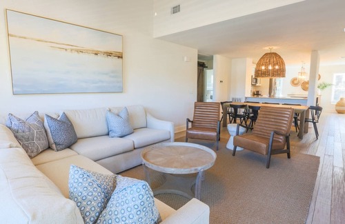 Isle of Palms House | 2 Mins to Beach! Community Pool, Boardwalk & Pickleball Ct. Walk to Grocery, Restaurants & Shops!