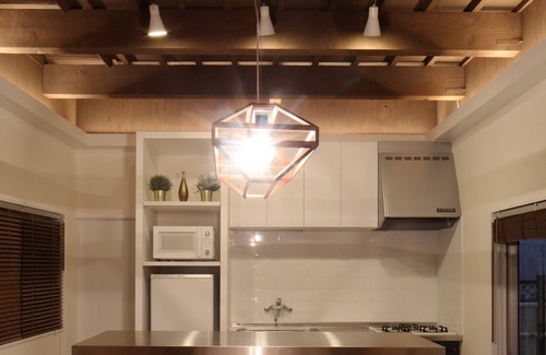 Konohana House | 2 minute walk from the nearest station 駅6 minutes by train to USJ and Umeda. A beautiful house just renovated.