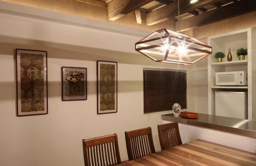 Konohana House | 2 minute walk from the nearest station 駅6 minutes by train to USJ and Umeda. A beautiful house just renovated.