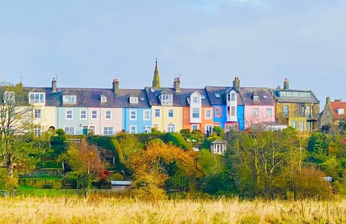 Alnmouth Apartment | 2 Minute Walk to Beach with Private Parking and Pet Friendly
