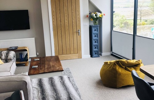 Alnmouth Apartment | 2 Minute Walk to Beach with Private Parking and Pet Friendly
