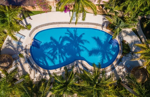 Ejidal Villa | 2 minutes walking to the beach! Family-sized villa with pool and private beach