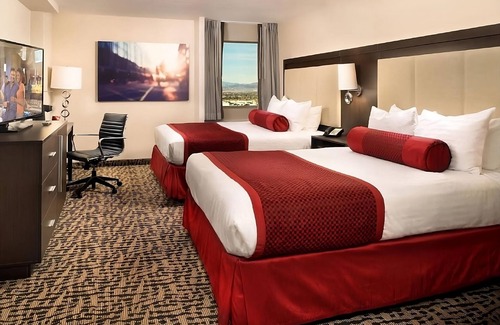 Gateway District Hotel | 2 Modern Units in “Entertainment Capital of the World!” Onsite Pool, Casino