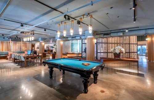 South Beach Hotel | 2 Modern Units in South Beach – Pet-Friendly, & Close to Dining and Shopping