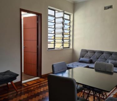 Tijuca Apartment | 2 Quartos com Terraço e Vista para o Maciço da Tijuca - 5min Estação do Metrô - Wi-Fi 75Mbps - Ar Split nos Quartos - Cozinha Completa