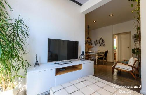 Urca Apartment | 2 Quartos na Urca com Vista para Baia de Guanabara a 700m Pão de Açúcar com Cozinha Completa e Wi-Fi - Bares, Restaurantes e Comércio Local a poucos metros