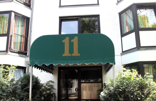 Alt-Godesberg Apartment | 2 Raum-wohnung mit Balkon und Zugang zum Garten. Wohnung Liegt Nach Hinten