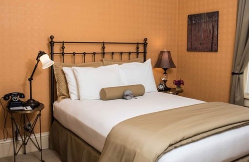 Cody Hotel | 2 Relaxing Units Near Near Cody Night Rodeo & Yellowstone Park Entrance!