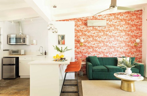 Tahquitz River Estates Cottage | 2 Rooms, Sleeps 8 Retro Hotel w/Pool Wesley King Studio Buyout by Avantstay