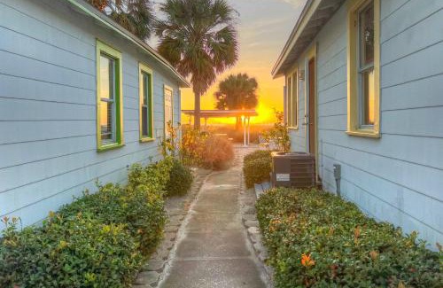 Treasure Island House | 2 - Seahorse Cottages - Parakeet